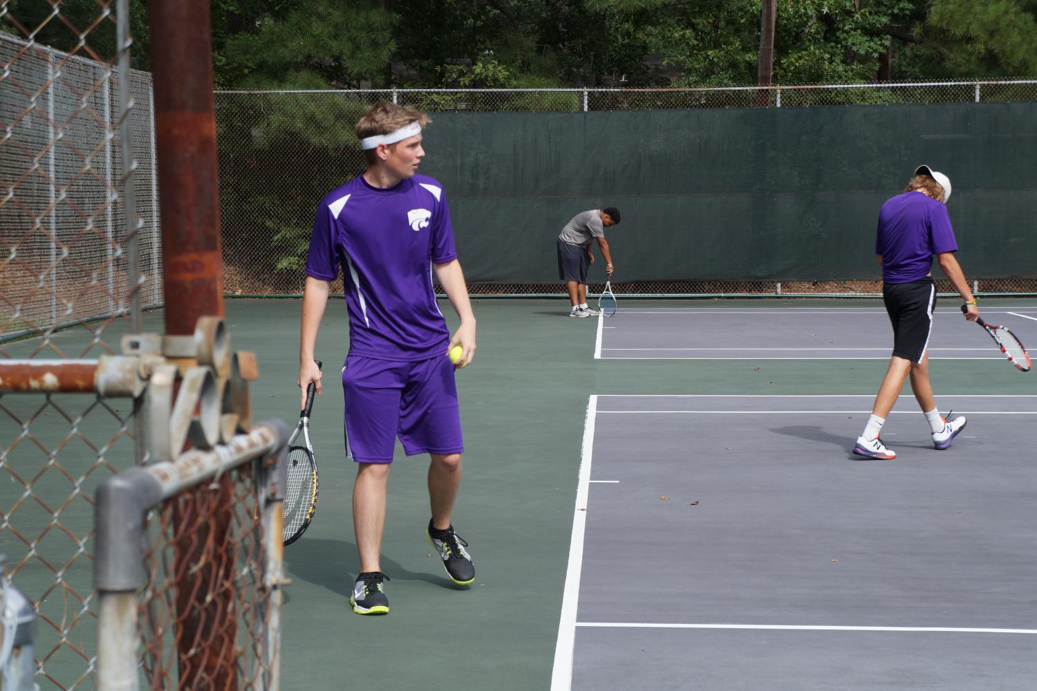 EHS Tennis Cats earn victory over Arkansas High