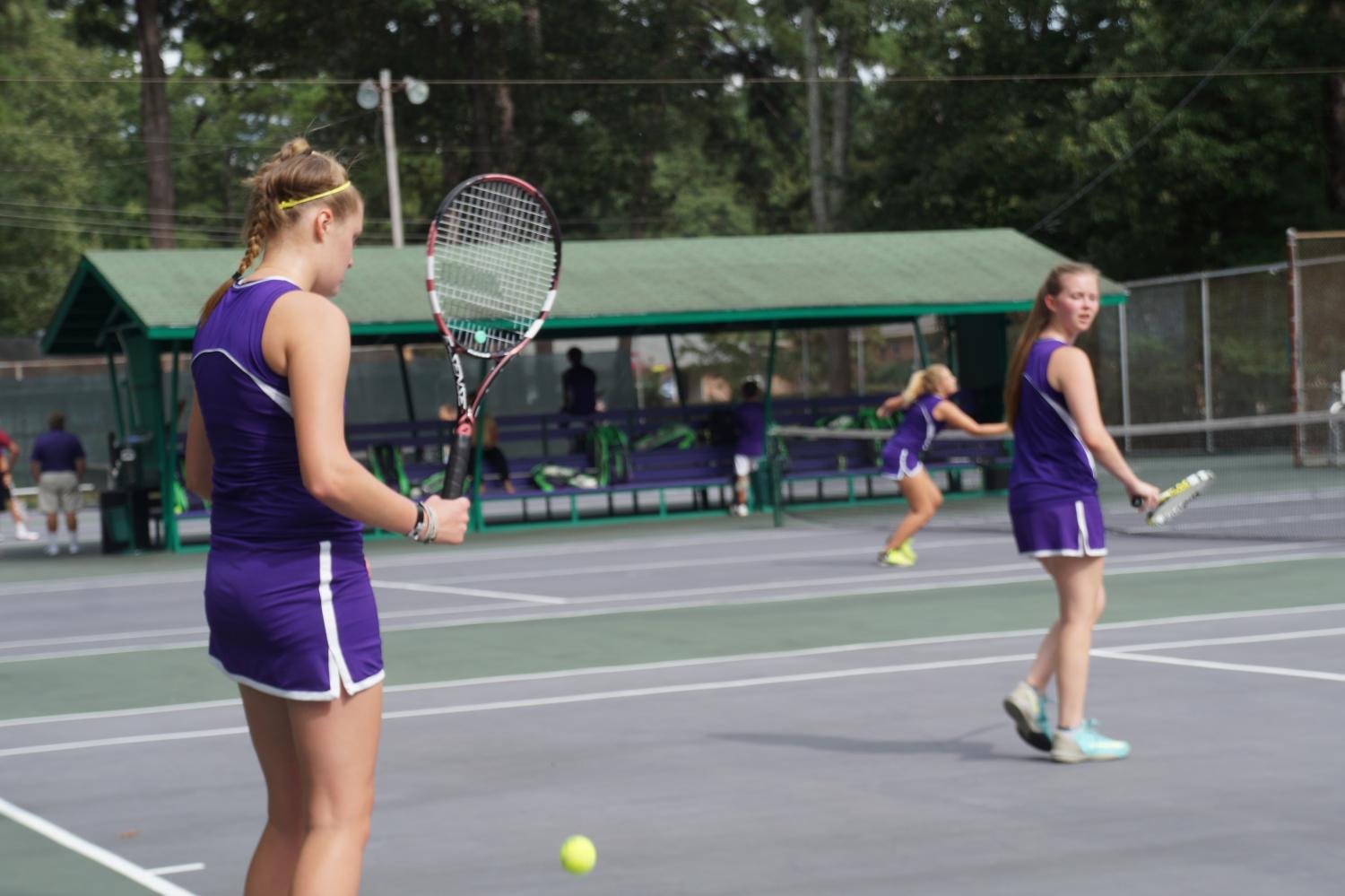 EHS Tennis Cats earn victory over Arkansas High