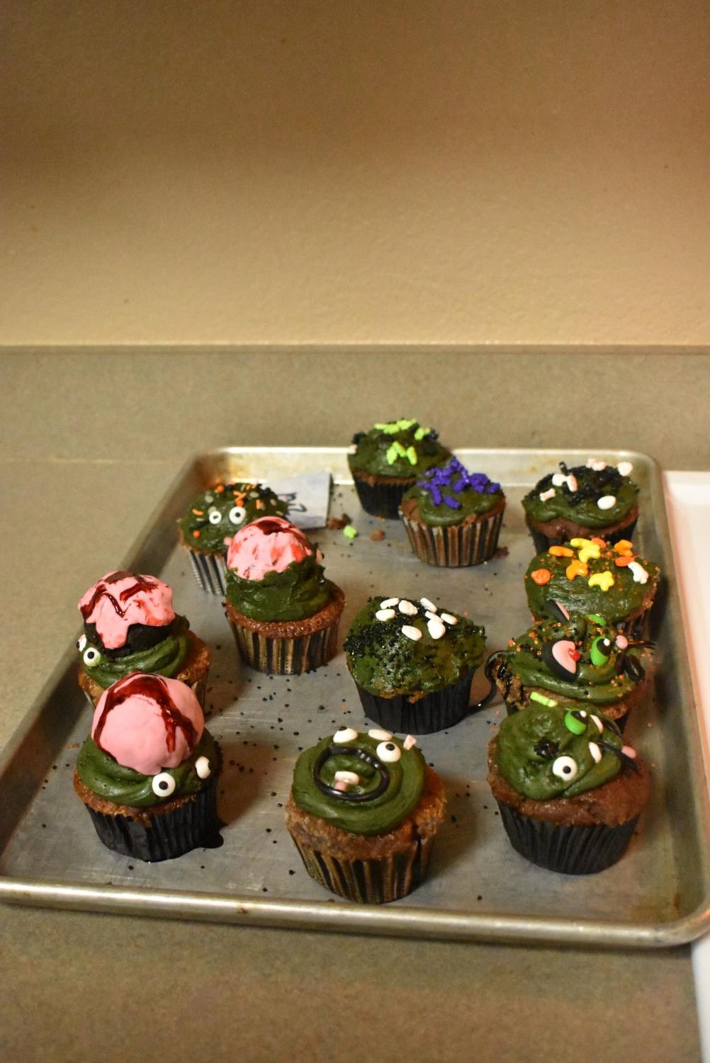 EHS Students Decorate For Cupcake Wars on 10/28/21