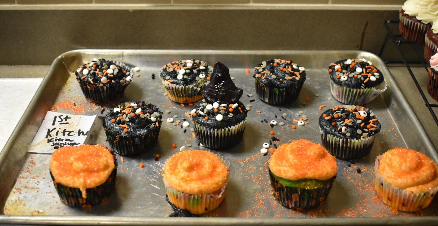 EHS Students Decorate For Cupcake Wars on 10/28/21