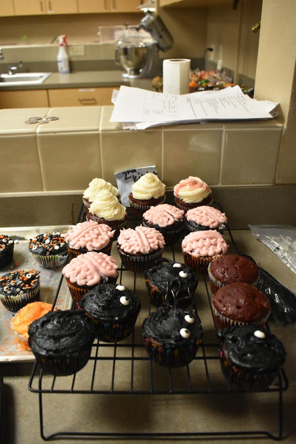 EHS Students Decorate For Cupcake Wars on 10/28/21