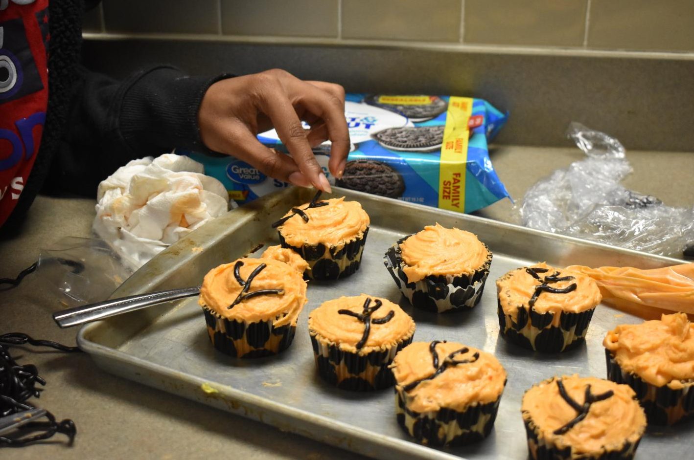 EHS Students Decorate For Cupcake Wars on 10/28/21