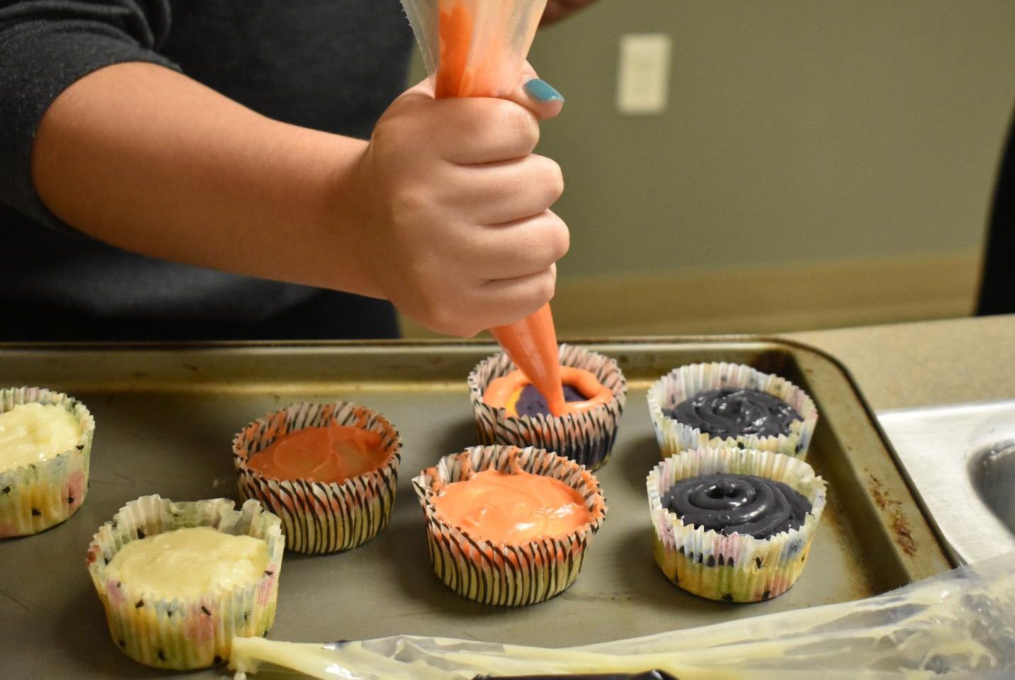 EHS Students Decorate For Cupcake Wars on 10/28/21